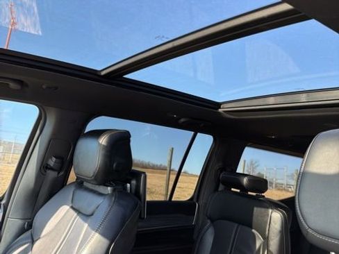 Used 2024 Jeep Wagoneer Series II w/ Premium Group I image 2