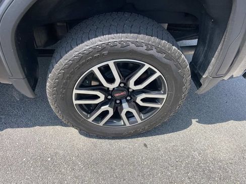 Used 2025 GMC Sierra 1500 AT4 w/ AT4 Premium Package AWD/4WD image 15