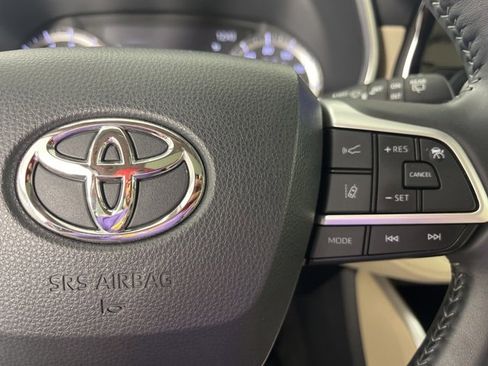 Certified 2023 Toyota Highlander XLE image 10