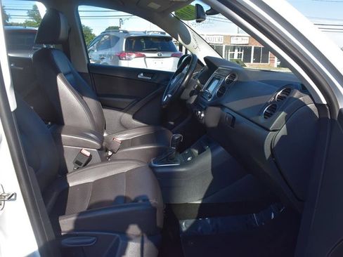 Used 2016 Volkswagen Tiguan S image 16