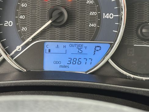 Used 2016 Toyota Corolla LE FWD image 16