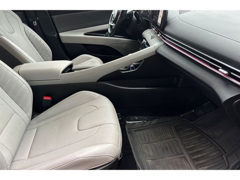 Used 2023 Hyundai Elantra Limited image 17