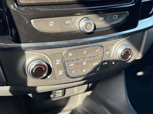 Used 2023 Chevrolet Traverse RS AWD/4WD image 25