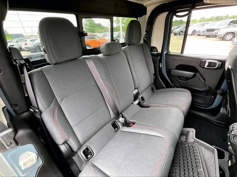 Used 2024 Jeep Gladiator Rubicon w/ Safety Group AWD/4WD image 18