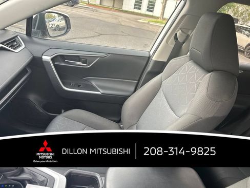 Used 2025 Toyota RAV4 XLE AWD/4WD image 4