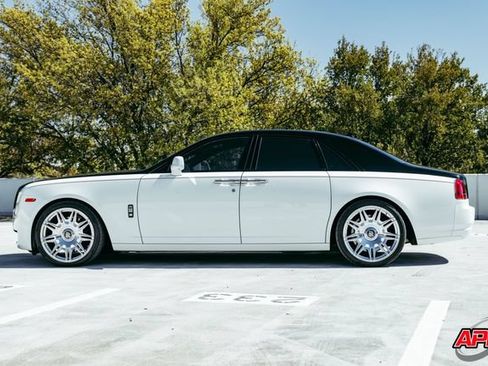 Used 2017 Rolls-Royce Ghost RWD image 47