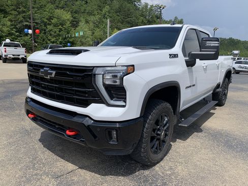 Used 2025 Chevrolet Silverado 2500 LT w/ Trail Boss Package AWD/4WD image 2