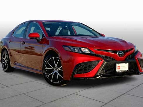 Used 2023 Toyota Camry SE FWD image 3