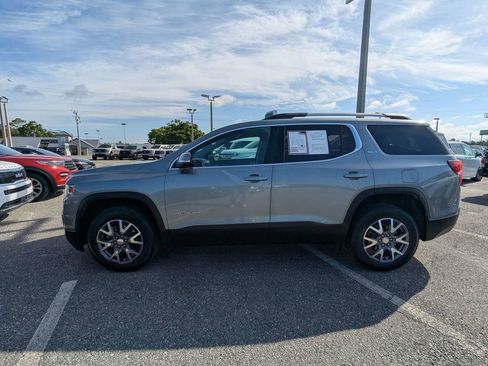 Used 2023 GMC Acadia SLT w/ Preferred Package FWD image 4