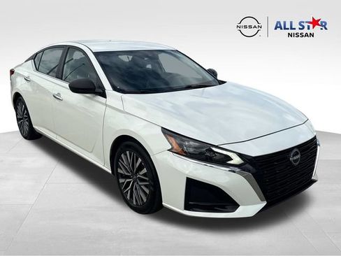 Used 2025 Nissan Altima 2.5 SV FWD image 1
