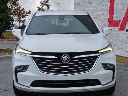 Used 2024 Buick Enclave Premium image 2