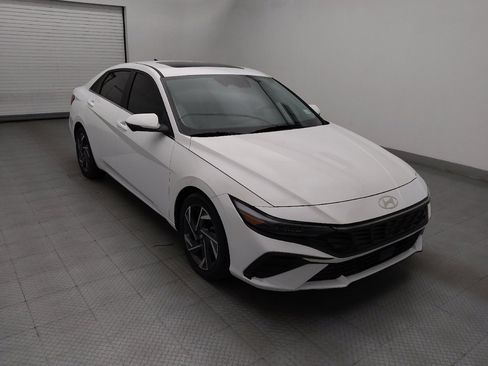 Used 2024 Hyundai Elantra Limited FWD image 13