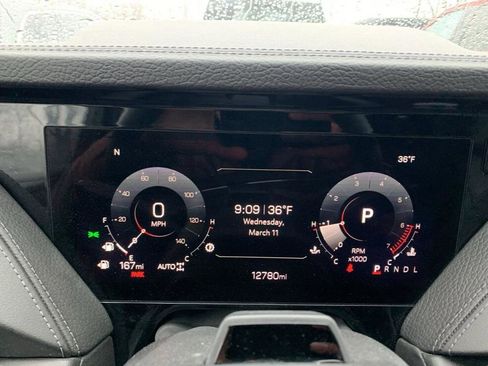 Used 2025 GMC Yukon Denali w/ Denali Reserve Package image 10