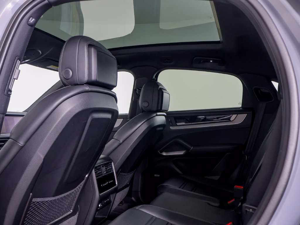 Certified 2026 Porsche Cayenne E-Hybrid Coupe AWD/4WD image 10
