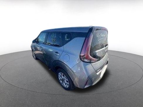 Used 2025 Kia Soul LX w/ LX Technology Package FWD image 7