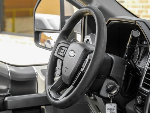 Used 2017 Ford F250 XLT w/ XLT Premium Package AWD/4WD image 14