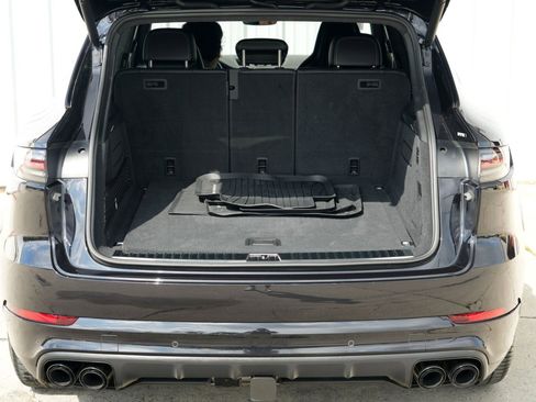Used 2021 Porsche Cayenne Turbo S image 10