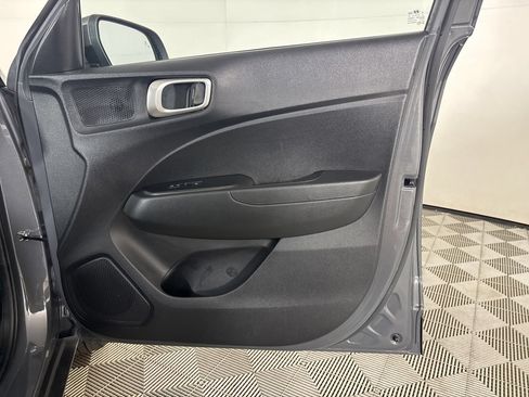 Used 2025 Hyundai Venue SEL FWD image 26