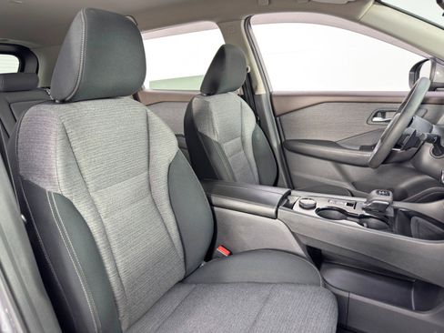 Used 2022 Nissan Rogue SV image 32