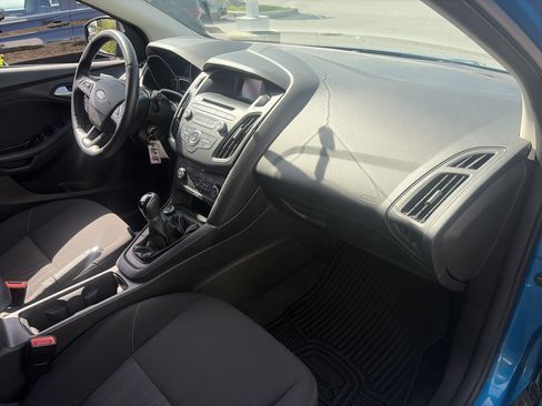 Used 2016 Ford Focus SE w/ SE Cold Weather Package FWD image 28