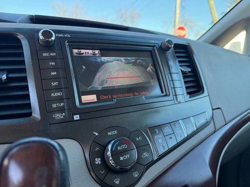 Used 2012 Toyota Sienna Limited image 28