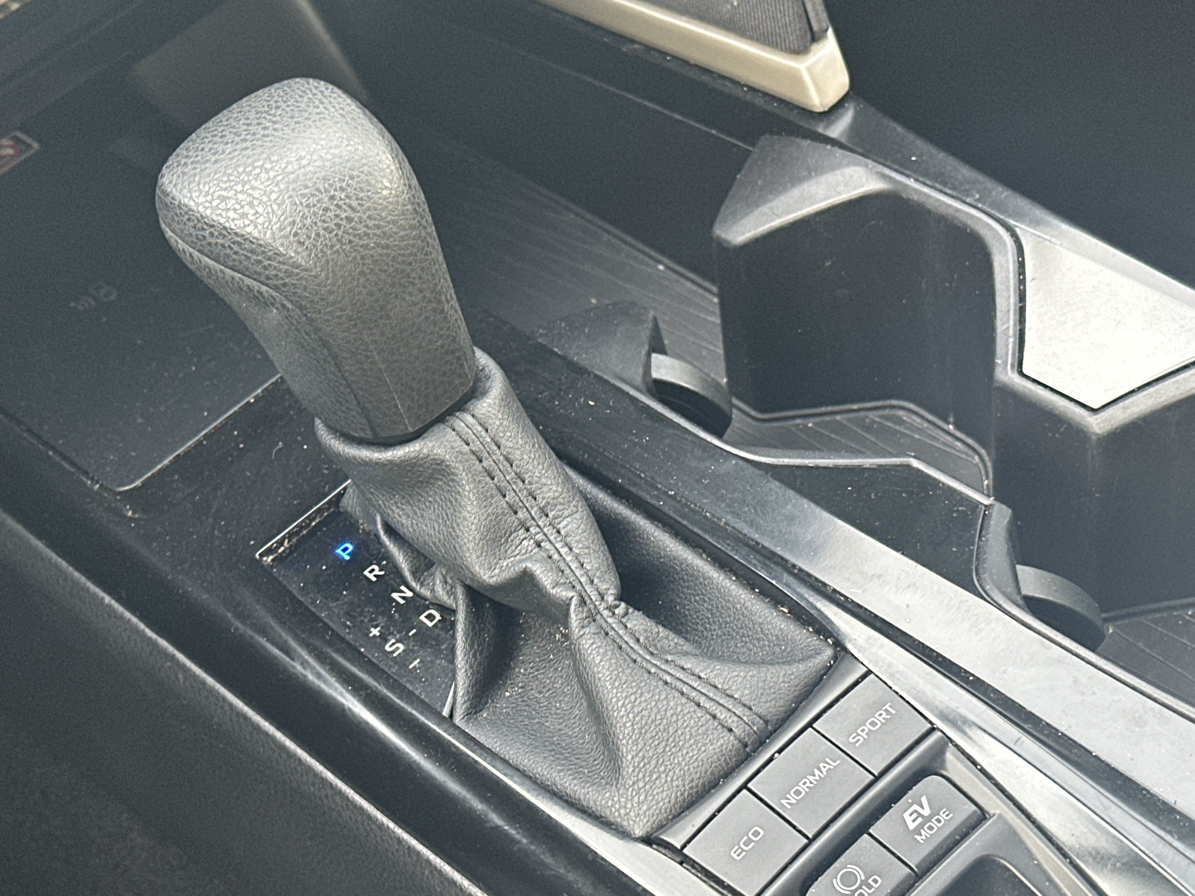 Used 2025 Toyota Camry LE FWD image 33