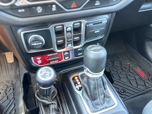 Used 2025 Jeep Gladiator Rubicon w/ Convenience Group AWD/4WD image 26
