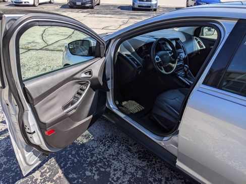 Used 2012 Ford Focus Titanium FWD image 9