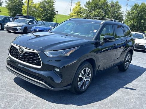 Used 2022 Toyota Highlander XLE AWD/4WD image 8