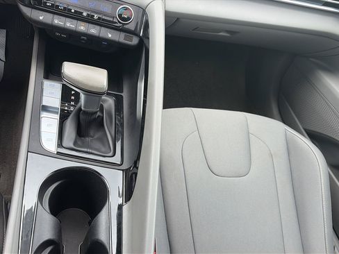 Used 2025 Hyundai Elantra SEL FWD image 23