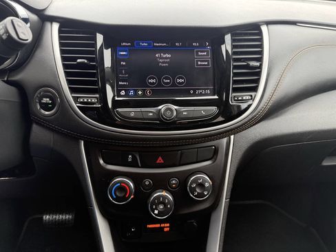 Used 2021 Chevrolet Trax LT w/ LT Convenience Package image 8