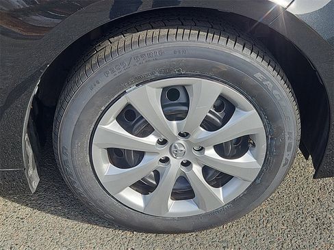 Used 2022 Toyota Corolla LE image 10