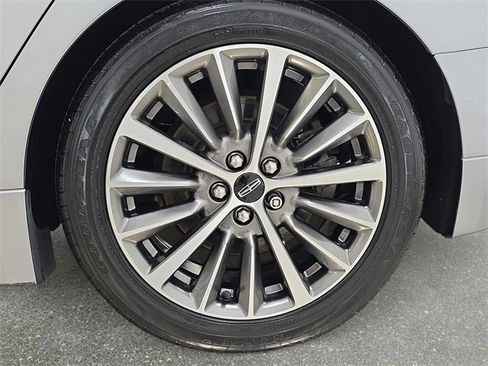 Used 2020 Lincoln MKZ AWD w/ Convenience Package image 32