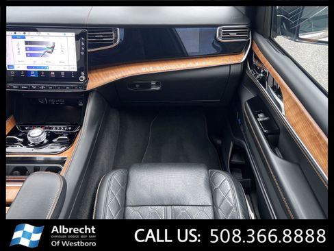 Used 2024 Jeep Grand Wagoneer L Series III AWD/4WD image 24