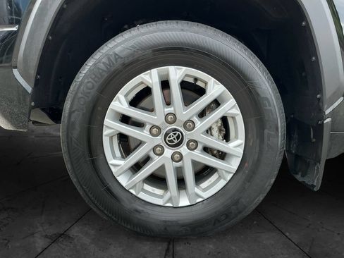 Used 2022 Toyota Tundra SR5 AWD/4WD image 15