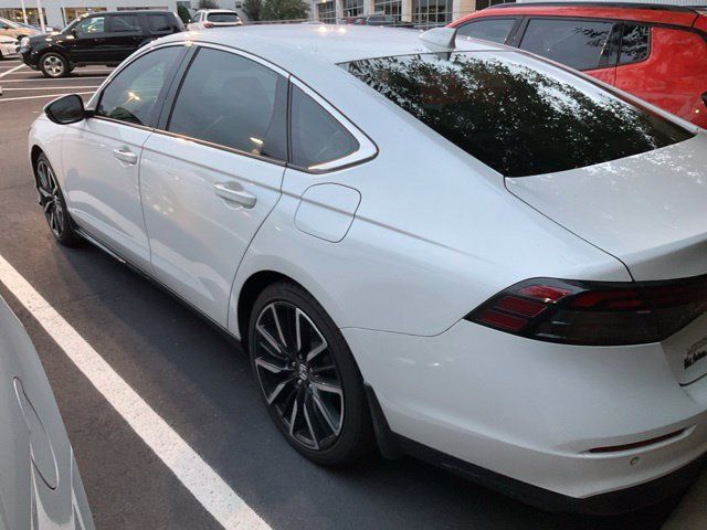 Used 2024 Honda Accord Touring image 9