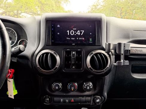 Used 2018 Jeep Wrangler Unlimited Sport S image 17