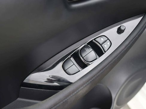 Used 2018 Nissan Leaf SV image 15