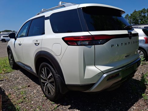 Certified 2024 Nissan Pathfinder Platinum AWD/4WD image 3