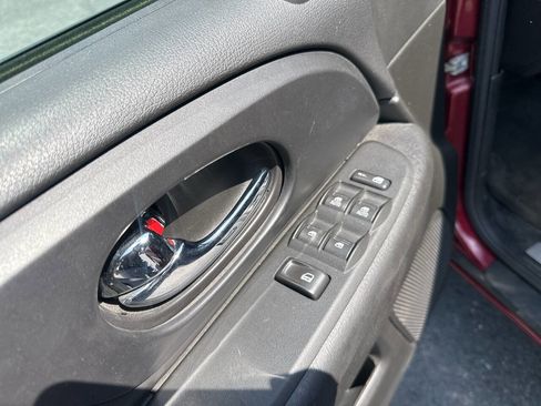 Used 2007 GMC Envoy SLE image 17