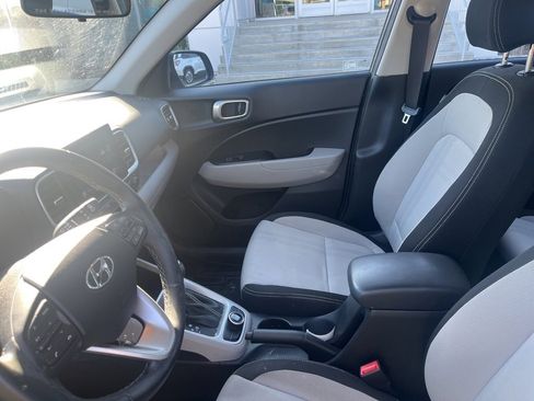 Used 2021 Hyundai Venue SEL image 11