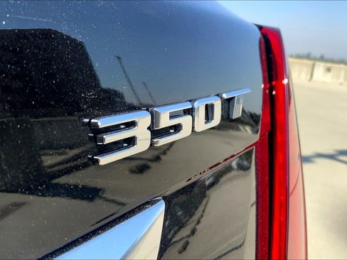 New 2025 Cadillac XT5 Luxury image 16