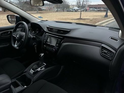 Used 2020 Nissan Rogue Sport S image 25
