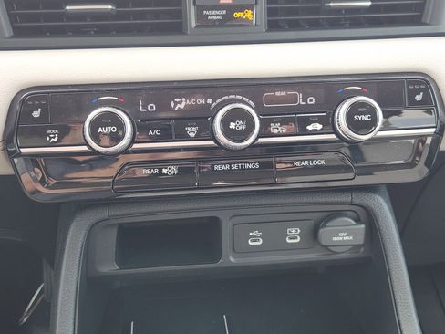 New 2026 Honda Pilot Touring image 18