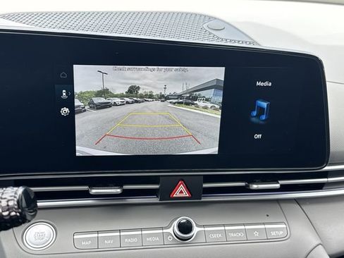 Certified 2025 Hyundai Elantra SEL image 27