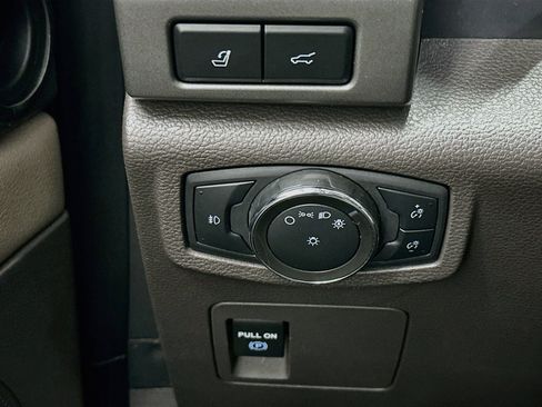 Used 2020 Ford Expedition XLT w/ Equipment Group 202A AWD/4WD image 17