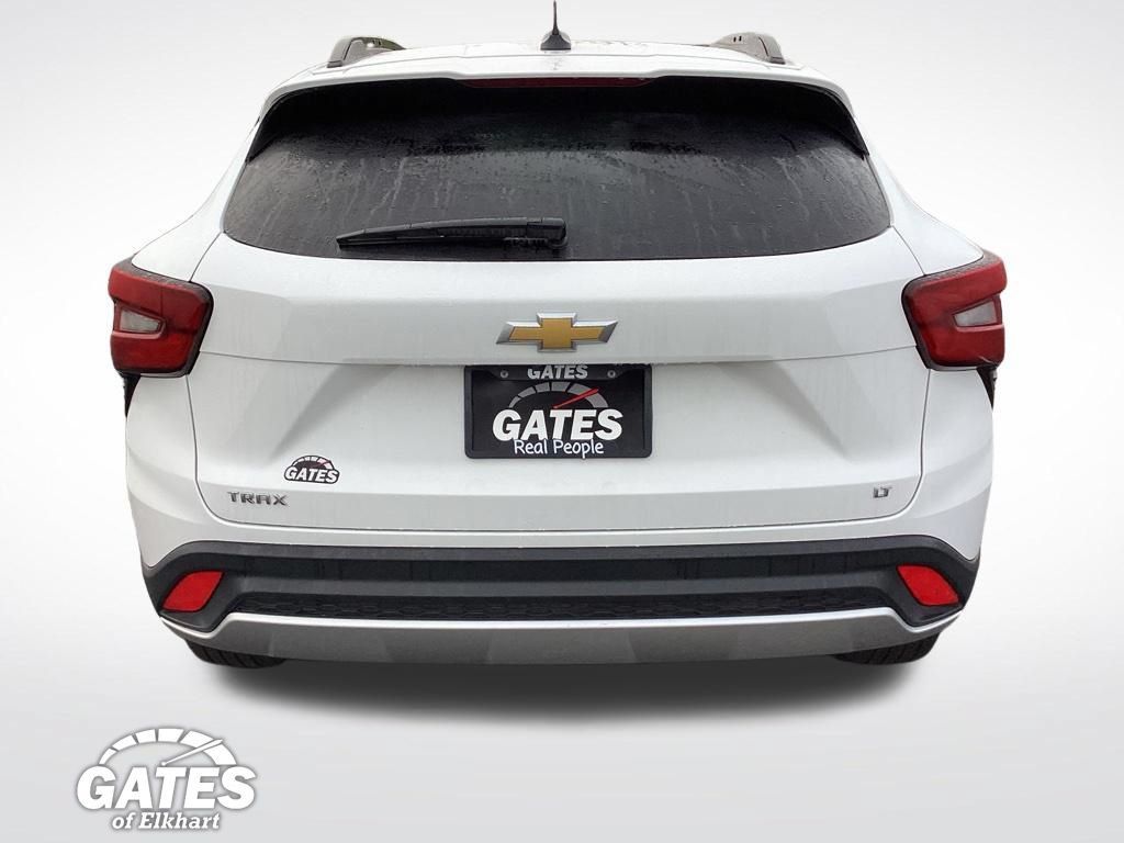 Used 2025 Chevrolet Trax LT w/ LT Convenience Package FWD image 7