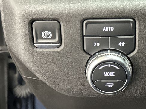 Used 2024 GMC Sierra 1500 SLT image 39