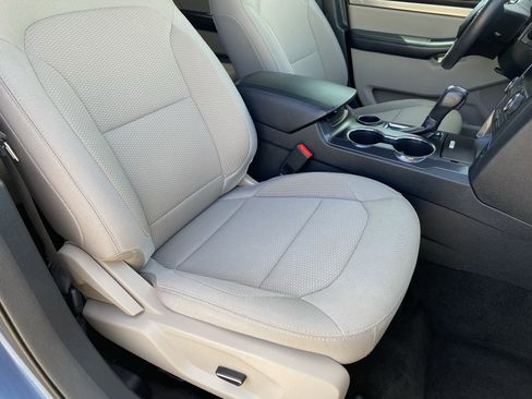 Used 2018 Ford Explorer XLT image 10