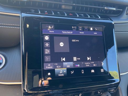 New 2025 Jeep Grand Cherokee L Altitude image 9